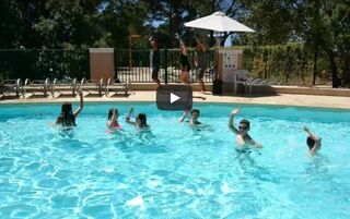 Danse dans les piscines du camping