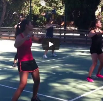 Camping dans le Var : cours de Zumba au city stade