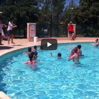 Danse de la piscine parc aquatique du camping