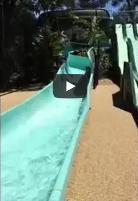 Var Camping Parc aquatique : toboggan en boucle
