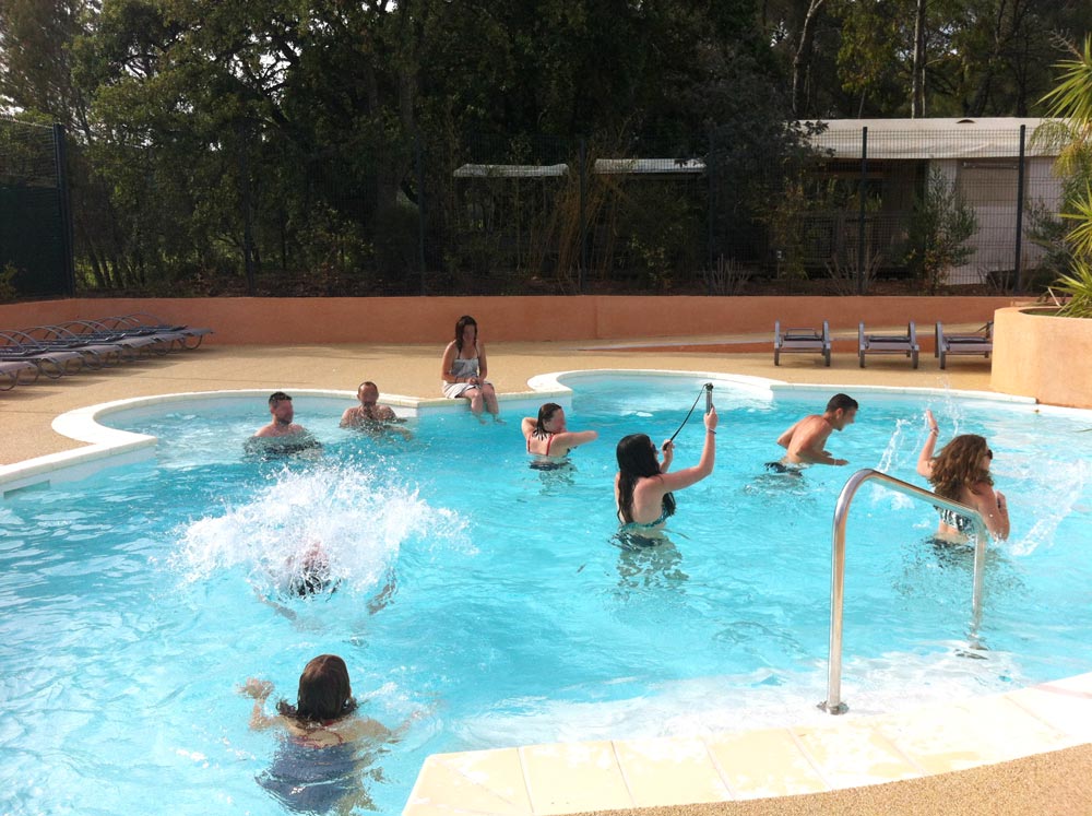 Côte d'Azur Piscine chaufée Solarium Bain à remous Spa Pataugeoire Grand bassin