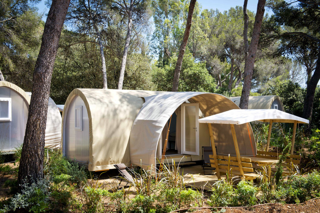 Ungewöhnliche und unkomplizierte Campingfreuden mit unseren bereits aufgestellten und perfekt eingerichteten Zelten