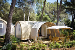 Côte d'Azur Tente montée et équipée - Vacances écologiques et  nature