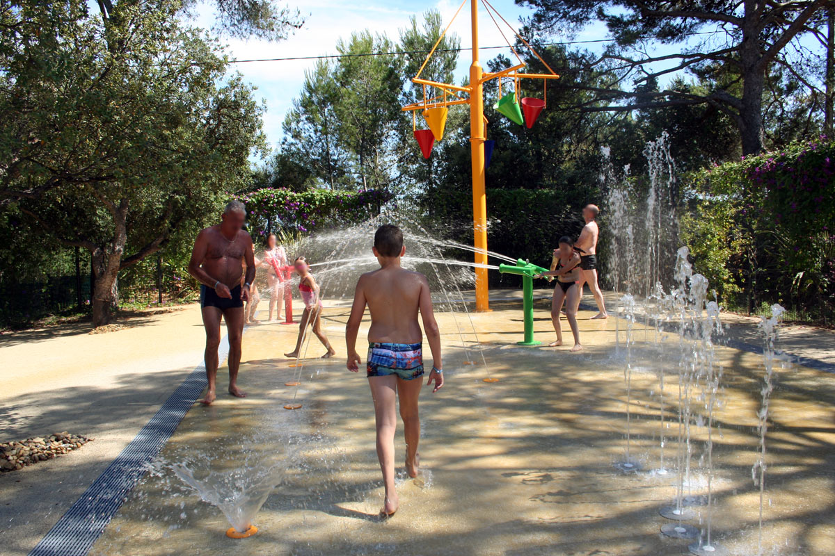 Toulon Badeplatz Wasserspiel Ferien Kinder Freunde