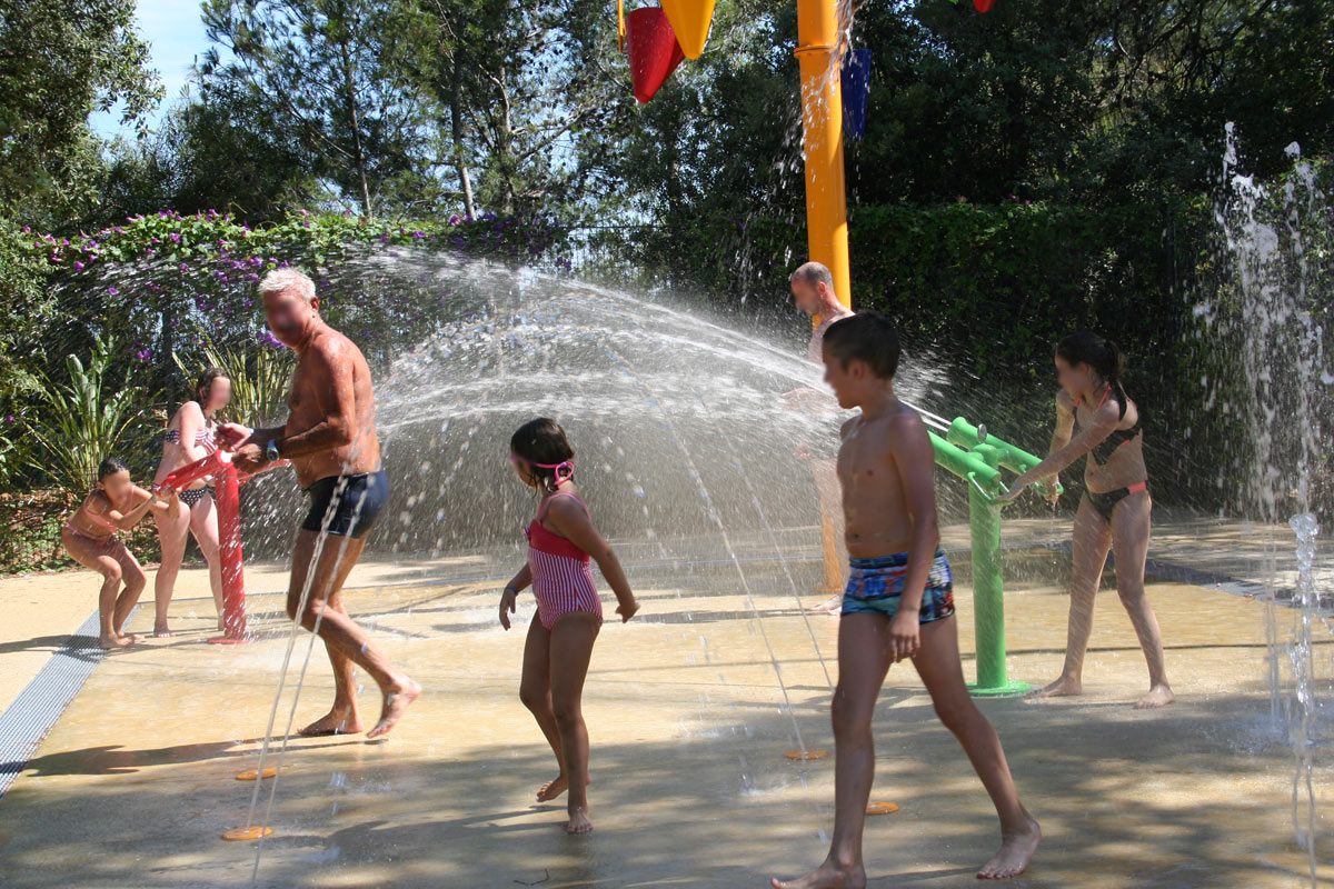 Camping La-Londe-les-Maures Jeux d'eau Piscine chauffée