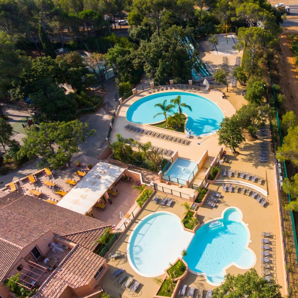 Camping aan zee met zwembaden en glijbanen Camping Provence met groot waterpark