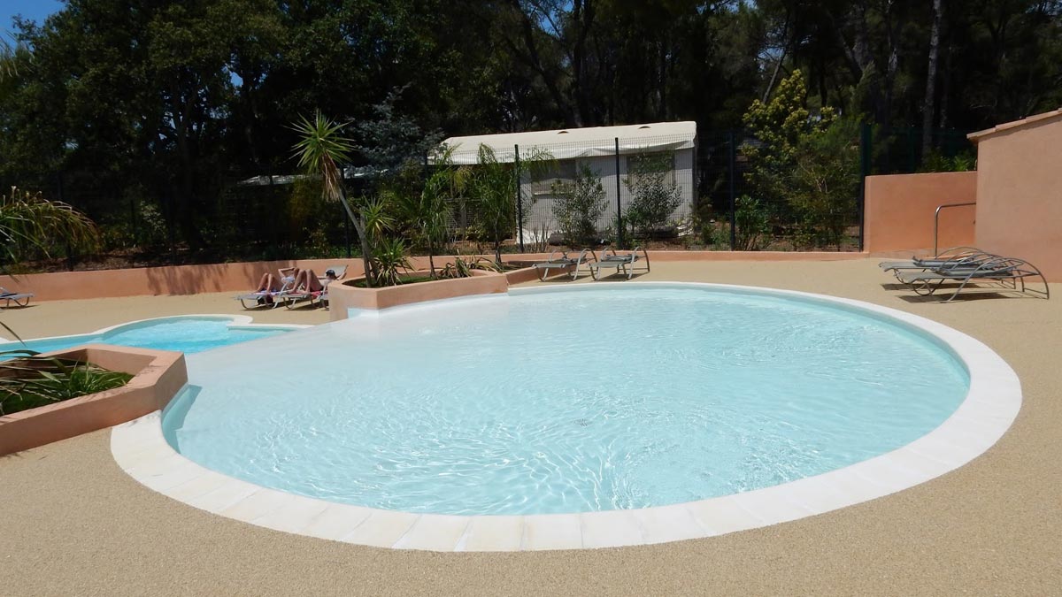 Camping Piscine chauffée Solarium Détente Spa