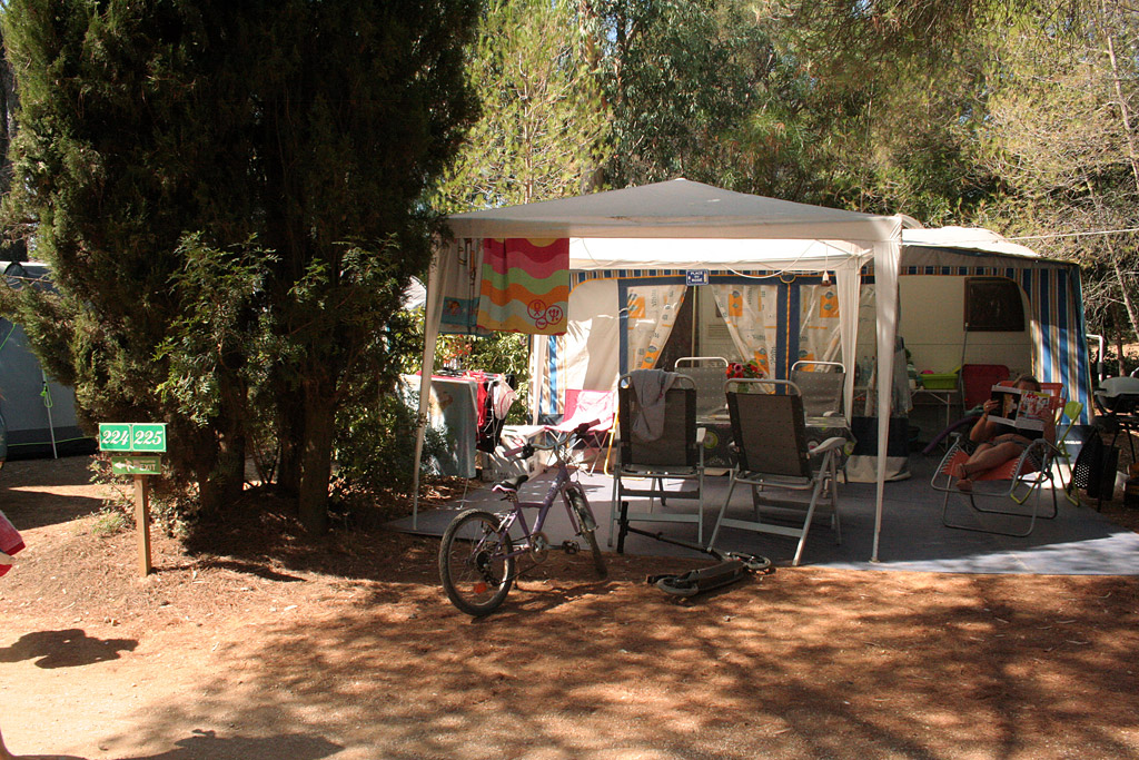 Location grands emplacements tentes caravane camping Var