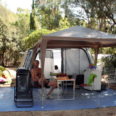 Très grands emplacements pour tentes, caravanes et camping-cars dans le Var