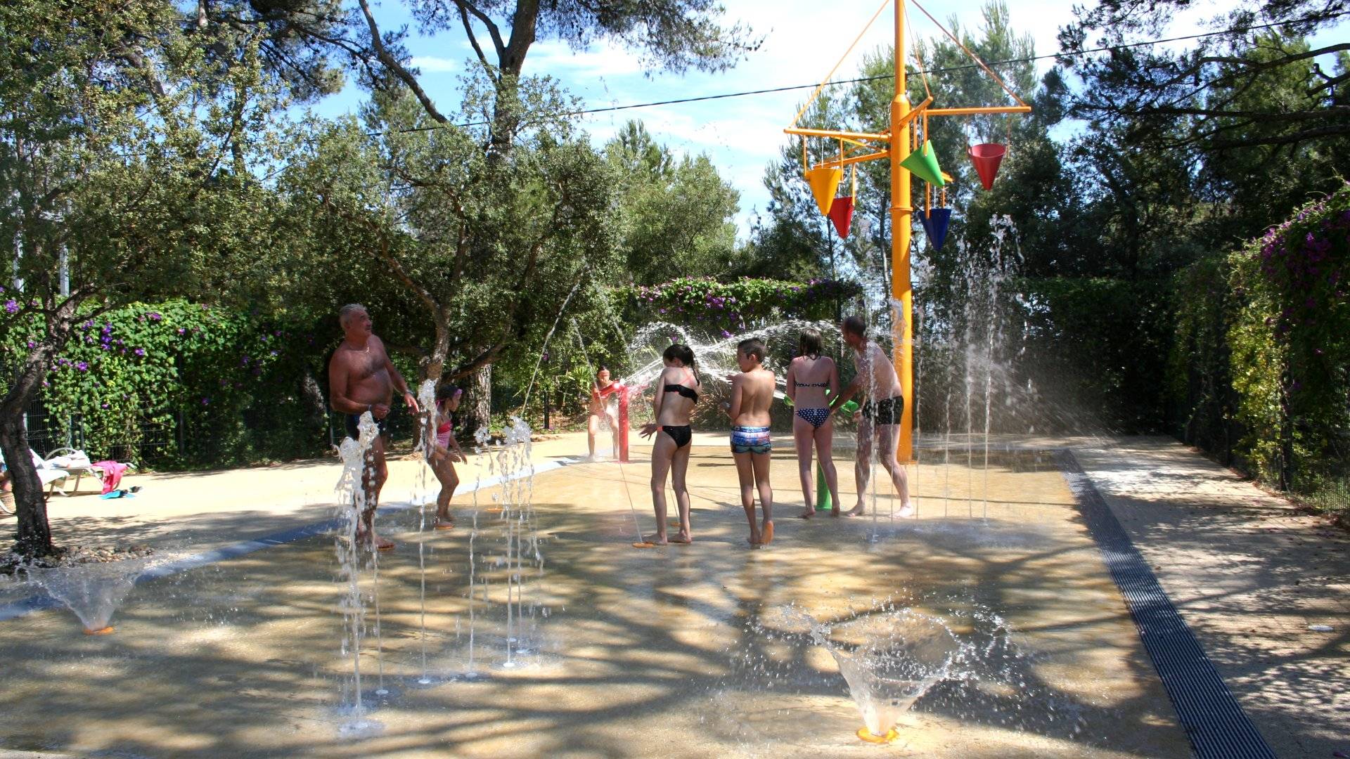 Camping entre Hyères et La Londe-les-Maures avec parc aquatique et jeux d'eau