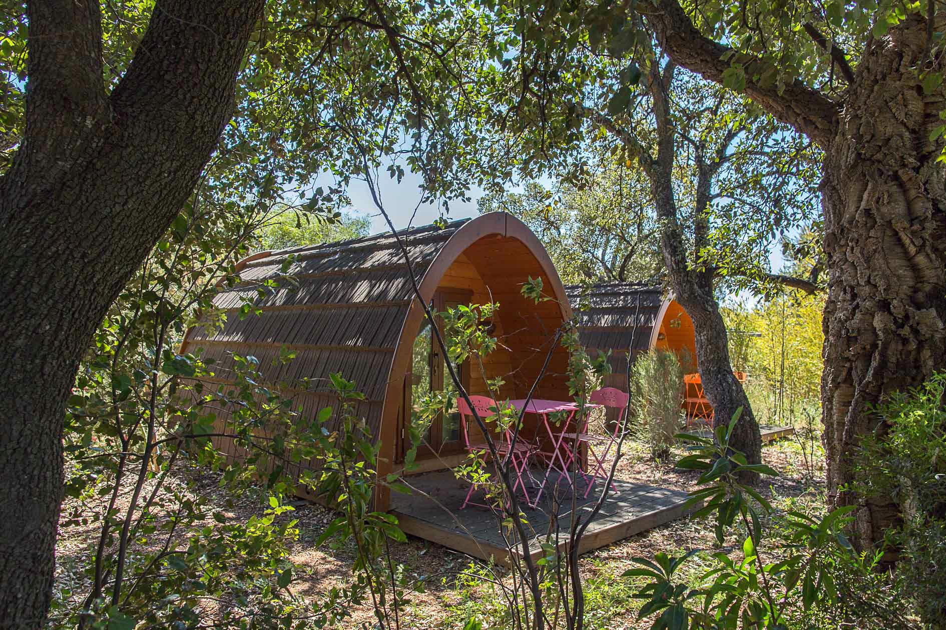 Natuurcamping met bijzondere accommodaties op camping Les Jardins de La Pascalinette® in de Provence Originele overnachtingen voor 10 personen aan de kust in de Provence in de Coins des Copains®