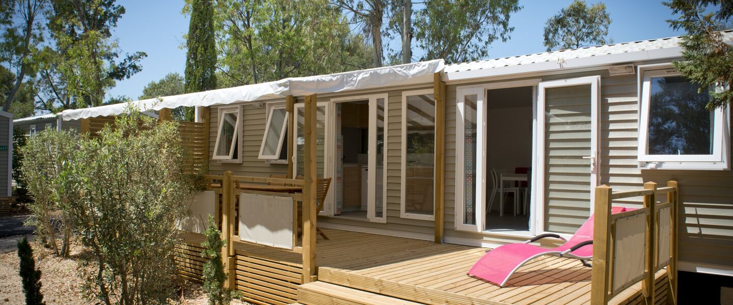 Mobile-home haut de gamme avec air conditionné en camping 4 étoiles dans le Var
