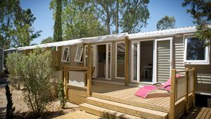Mobile-home haut de gamme avec air conditionné en camping 4 étoiles dans le Var