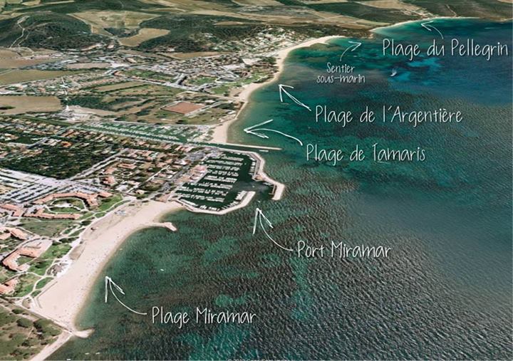 De kust van de Provence tussen het strand van Miramar in La Londe-les-Maures en het strand van Pellegrin in Bormes-les-Mimosas.