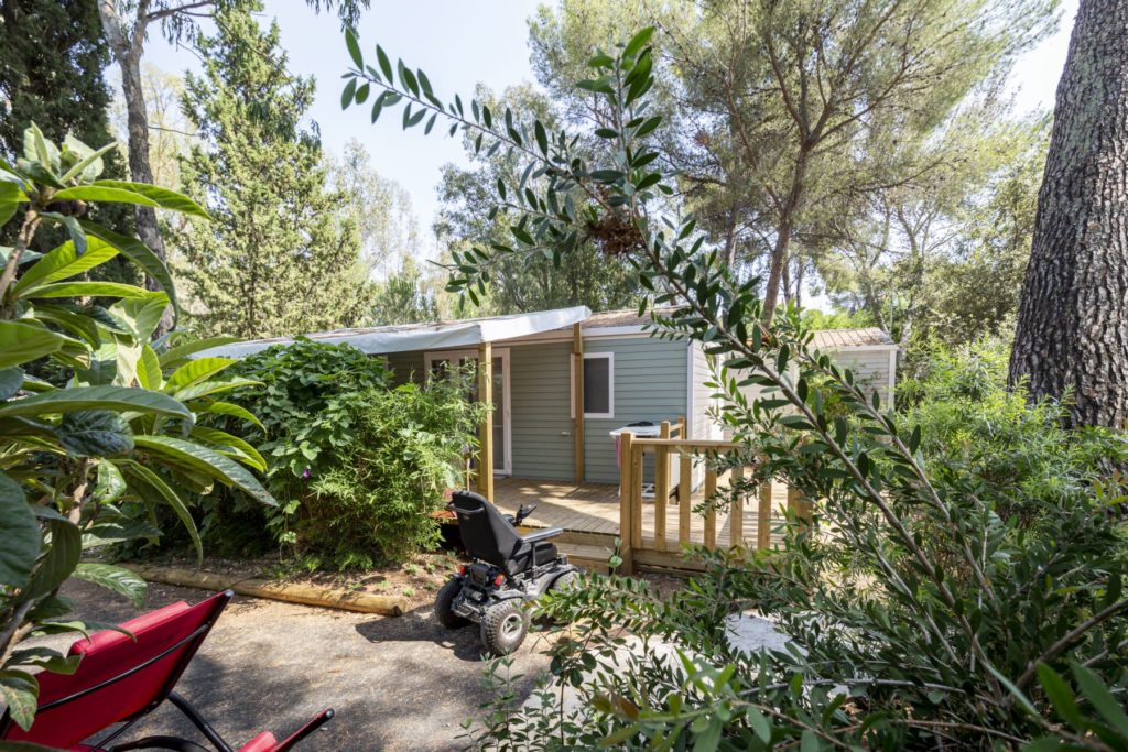 PRM accessible camping in the Var, French Riviera-Côte d'Azur. PRM accessible mobile home at our four-star campsite near Hyères.