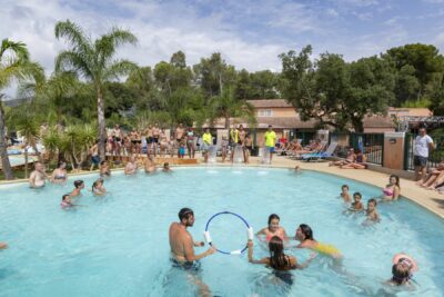 Animation en piscine dans le parc aquatique du camping Animations en camping 4 étoiles dans le Var