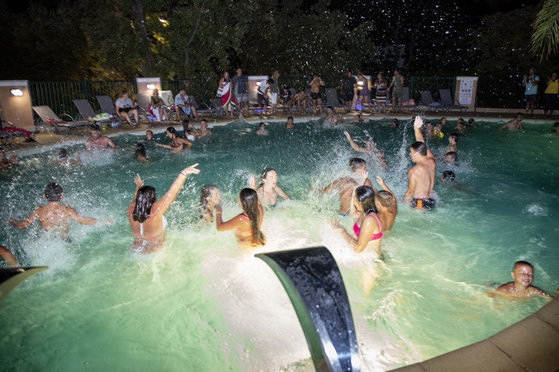 Camping La-Londe-les-Maures Piscine Soirée Animation Pool party