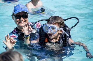 Baptême de plongée en piscine au Camping