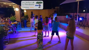 Camping Hyères Soirée Animation Danse Vacance Entre amis