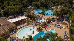 4 piscines toboggans jeux aquatiques entre Hyères et La Londe