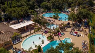 Le parc aquatique du camping vu du ciel du Var