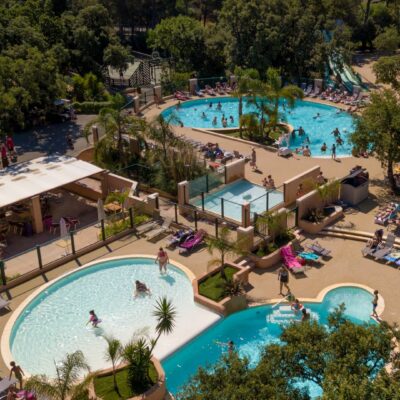 Le parc aquatique du camping vu du ciel du Var