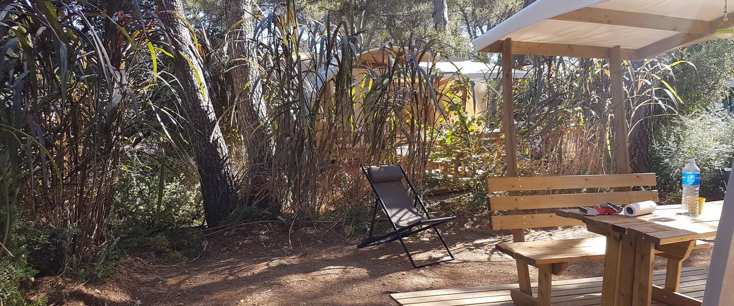 Camping du Var avec bungalow toilé dans la nature