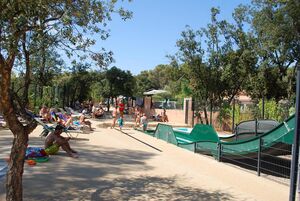 Parc aquatique ombragé en camping à La Londe