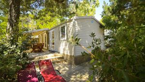 Grand mobile-home en camping dans le Var