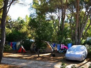 Caravaning sur emplacement XXL pour des vacances en camping avec parc aquatique