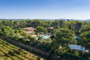 Camping du Var ombragé avec parc aquatique 