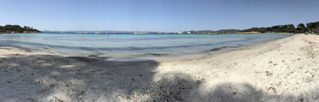 L’attribut alt de cette image est vide, son nom de fichier est plage-de-porquerolles-hyeres-slider-1-1024x327.jpg.