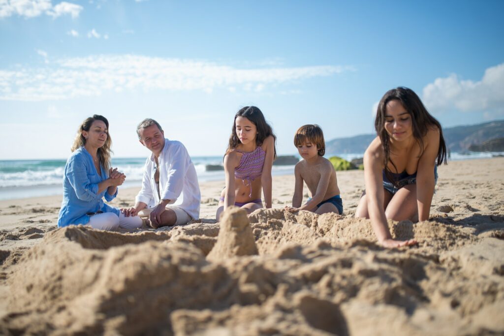L’attribut alt de cette image est vide, son nom de fichier est camping-famille-nombreuse-1024x683.jpg.