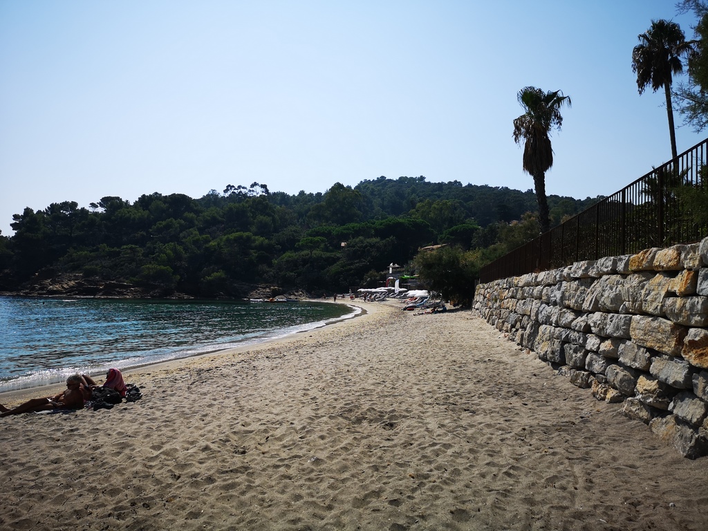 Plage de Pramousquier in Lavandou sur la Côte d'Azur