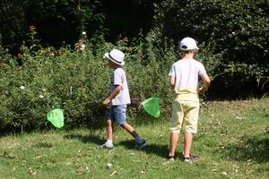 Enfants avec des filets