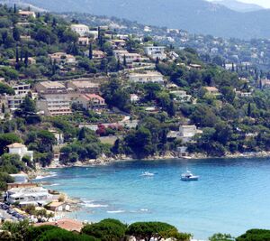 Station balnéaire prisée de la Côte d'Azur