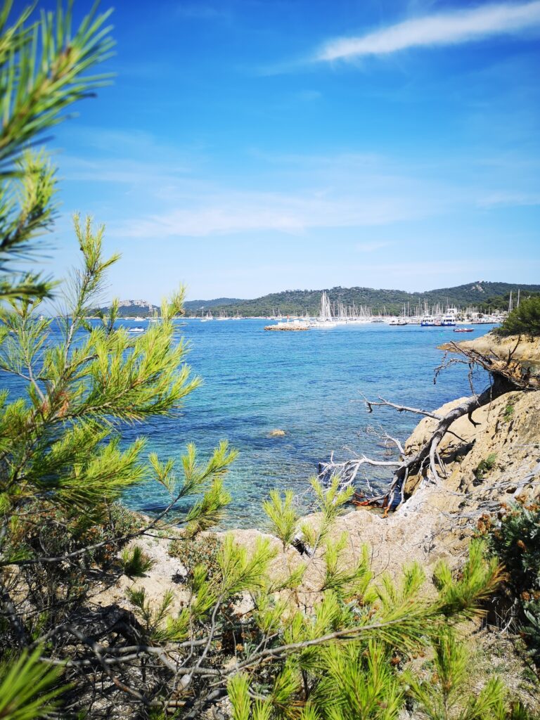 Natuurlijke baai in Giens in de Provence