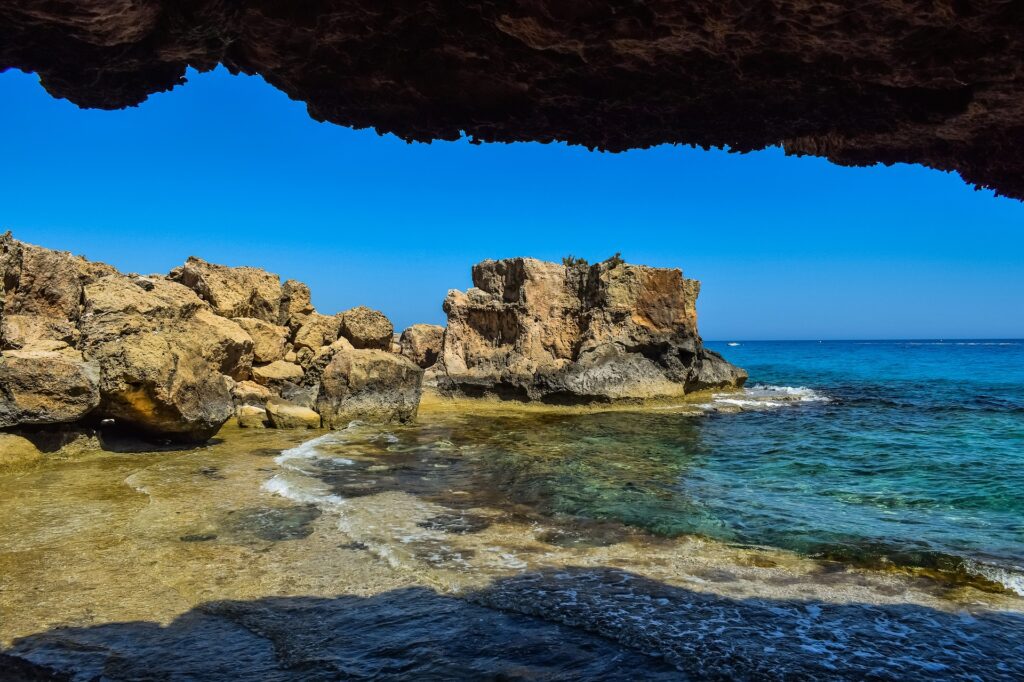 Plage sauvage de Hyères dans le Var