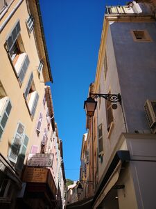 Dans une rue de Grimaud