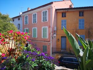 Village fleuri de Grimaud