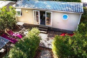 Grande terrasse ombragé dans votre camping en Provence