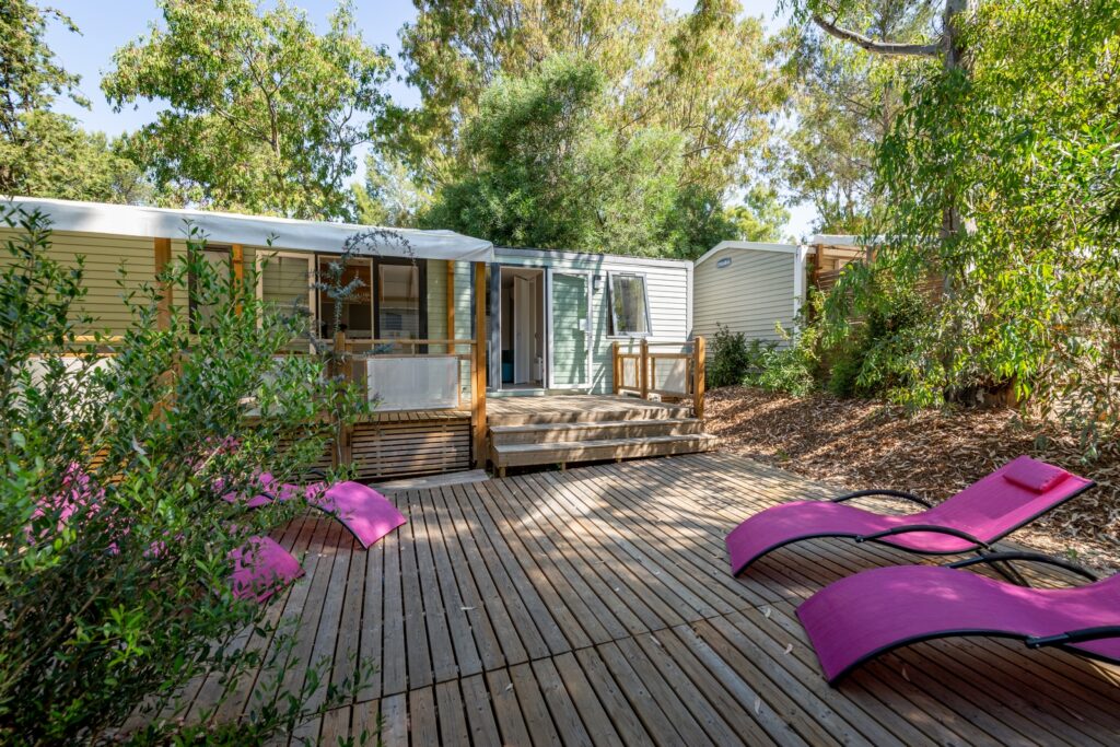 Mobile-home climatisé luxe camping Côte d'Azur Mobile-home climatisé premium pour 4 à 6 personnes en camping dans le Var