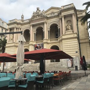 Place du théâtre à Toulon