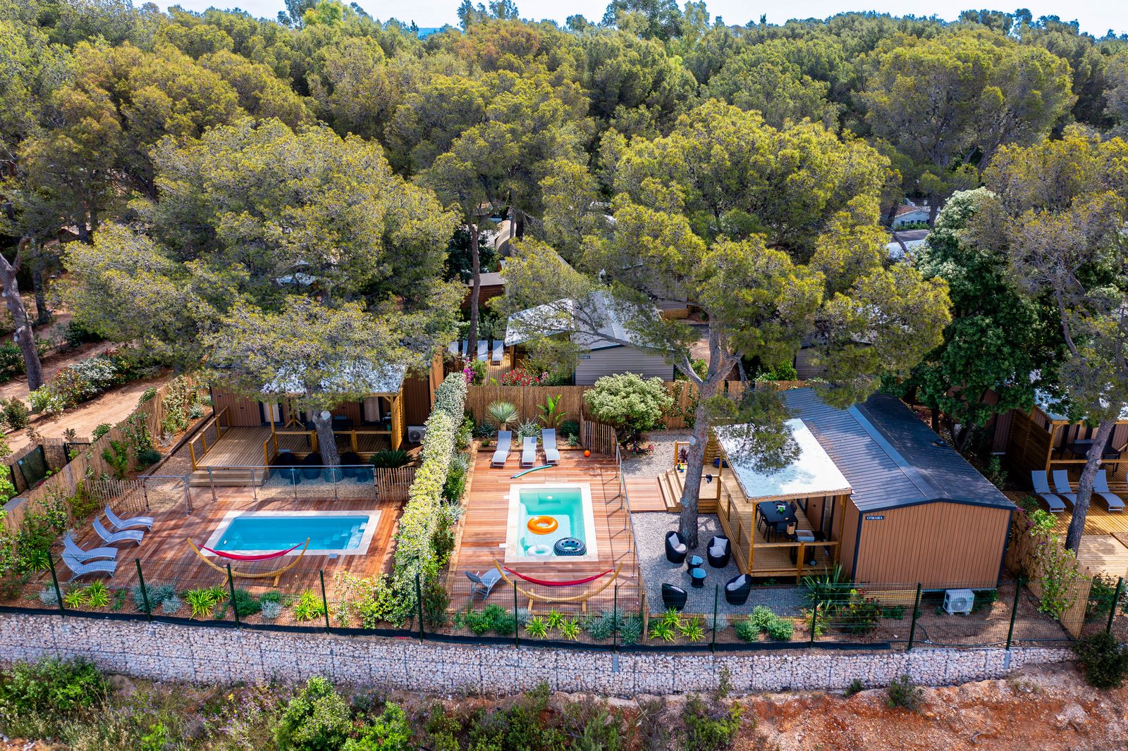 Mobile homes with private pool at our seaside campsite in the Var area, French Riviera-Côte d’Azur.