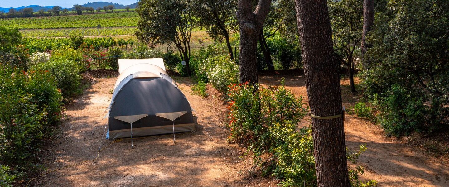 Emplacement pour tente camping nature ecoresponsable Var