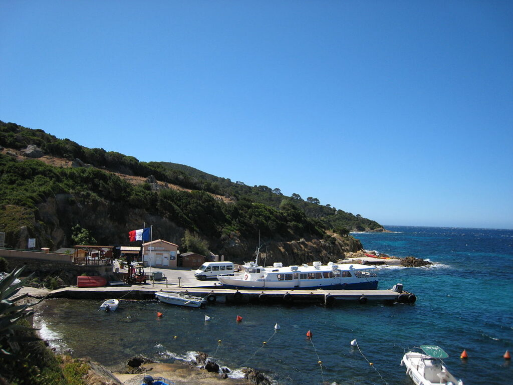 Allgemeiner Hafen auf der Insel ‘Le Levant’