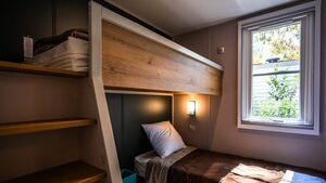 Chambre avec lits superposés et climatisation