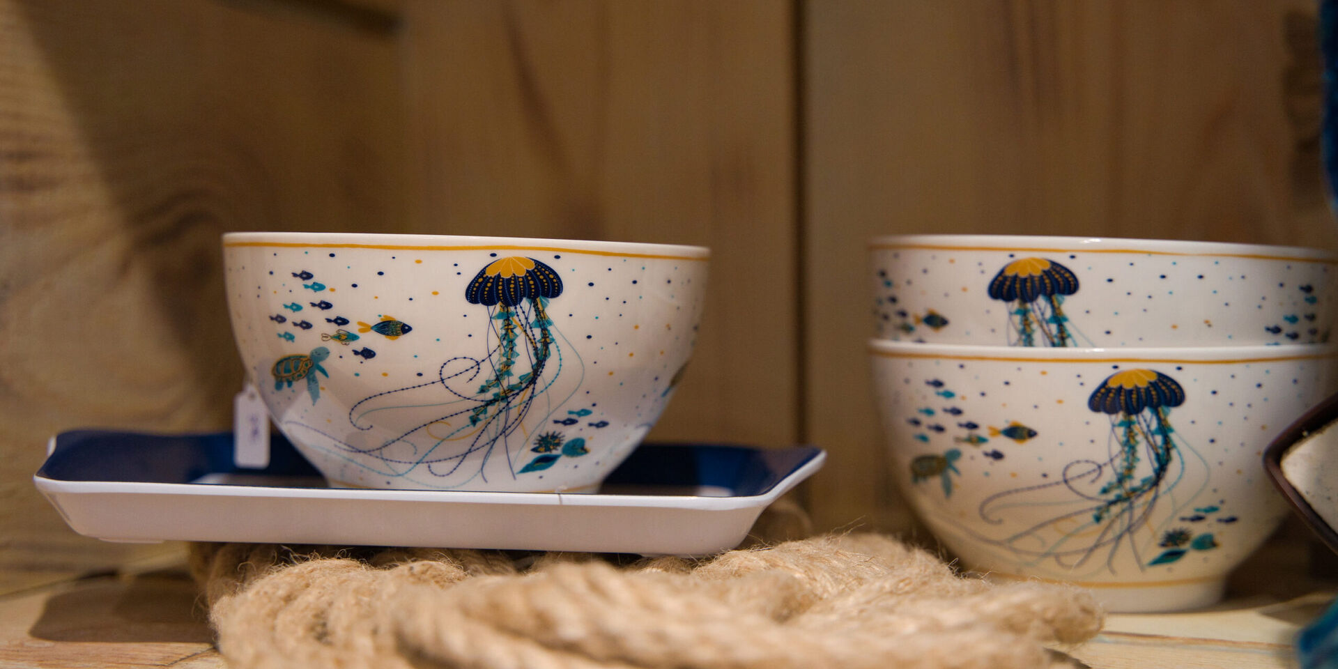 Vaisselle décorée motifs mer Méditerranée